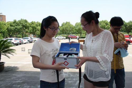 抖音黑料
举行医疗急救知识讲解和灭火演练.jpg